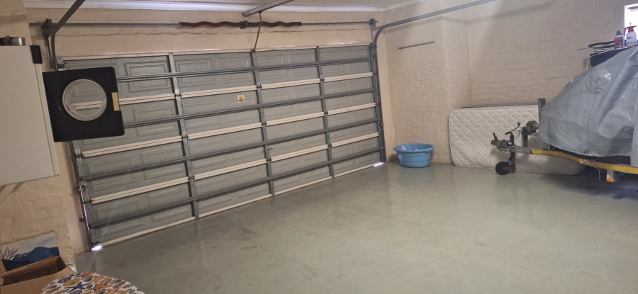 To Let 5 Bedroom Property for Rent in Bluewater Bay Western Cape